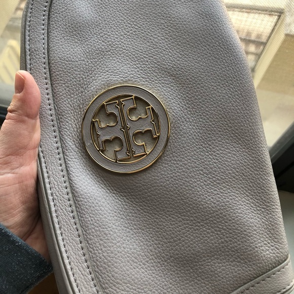 periwinkle TORY BURCH purse with gold chain. - Picture 4 of 4
